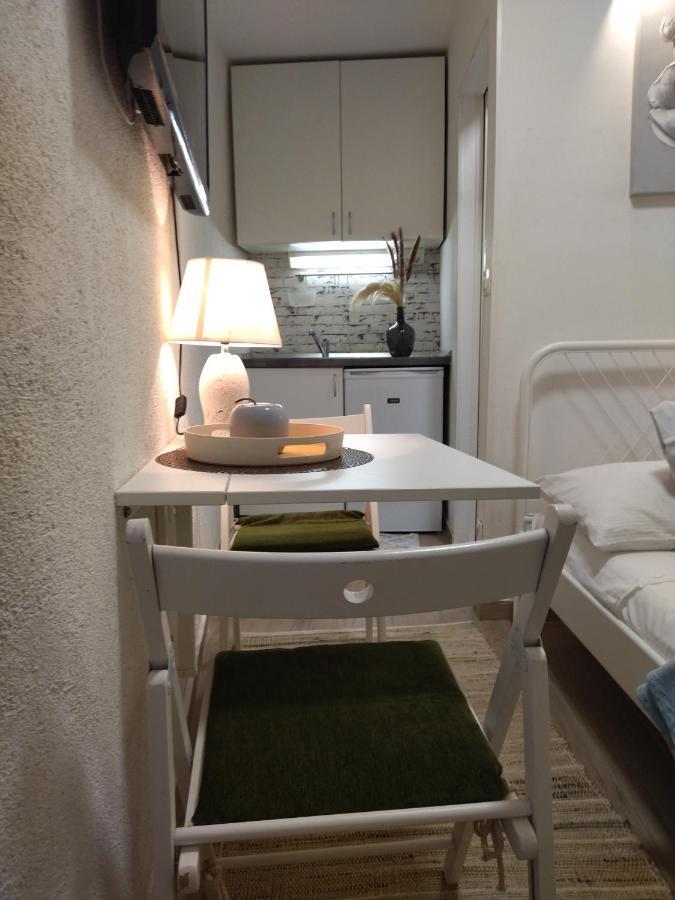 Tiny Studio In City Center Stone House Split Exterior photo