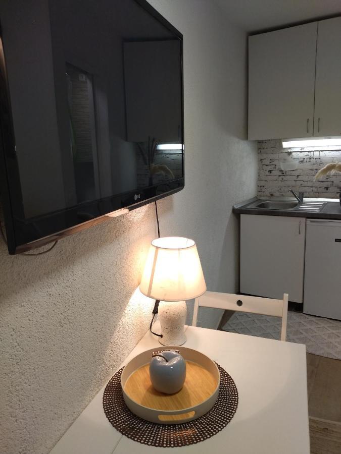 Tiny Studio In City Center Stone House Split Exterior photo